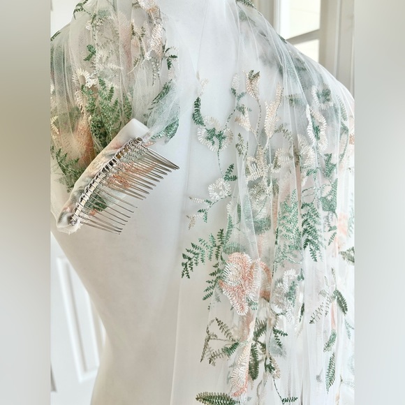 Embroidered Veil - Pink Rose on White Tulle - 118inches - Picture 8 of 12